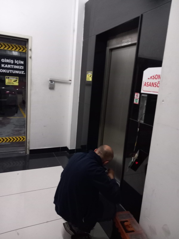BEYAZ TOWER ASANSÖRLERİNDE BAKIM ÇALIŞMASI GERÇEKLEŞTİRİLDİ