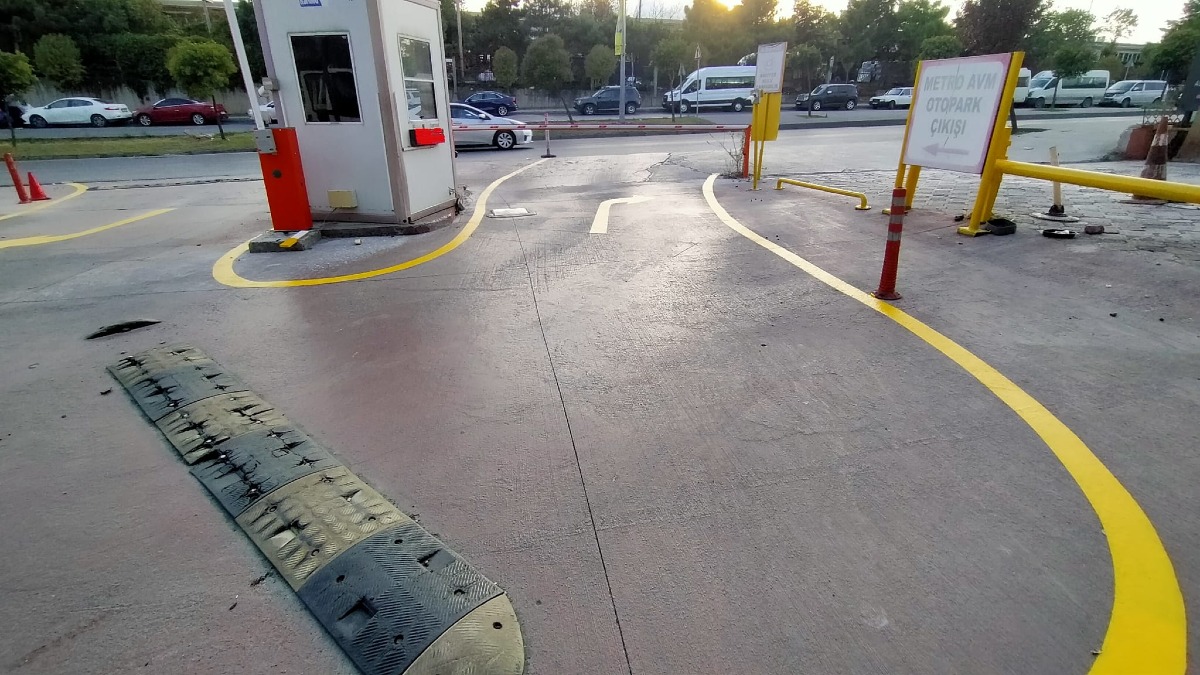11. Blok ve Metro AVM Açık Otopark Alanlarında Çizgi Çalışmaları Gerçekleştirildi