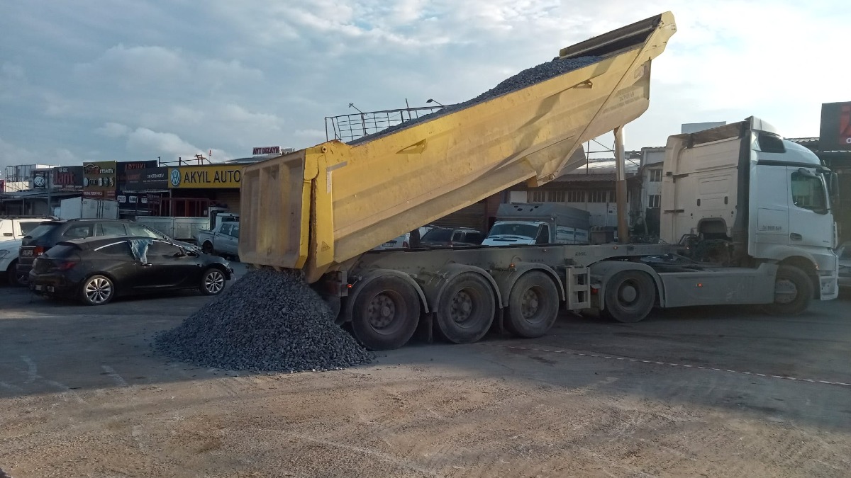 12.BLOK KARŞISINA OTOPARKLANDIRMA ÇALIŞMAMIZ BAŞLADI...