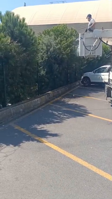 ÇİÇEK VE AĞAÇ SULAMA ÇALIŞMALARI YAPILDI